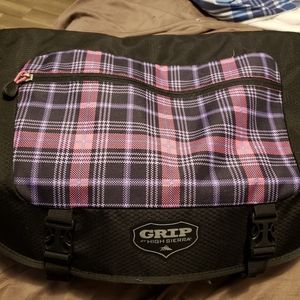 Messenger bag w/laptop compartment